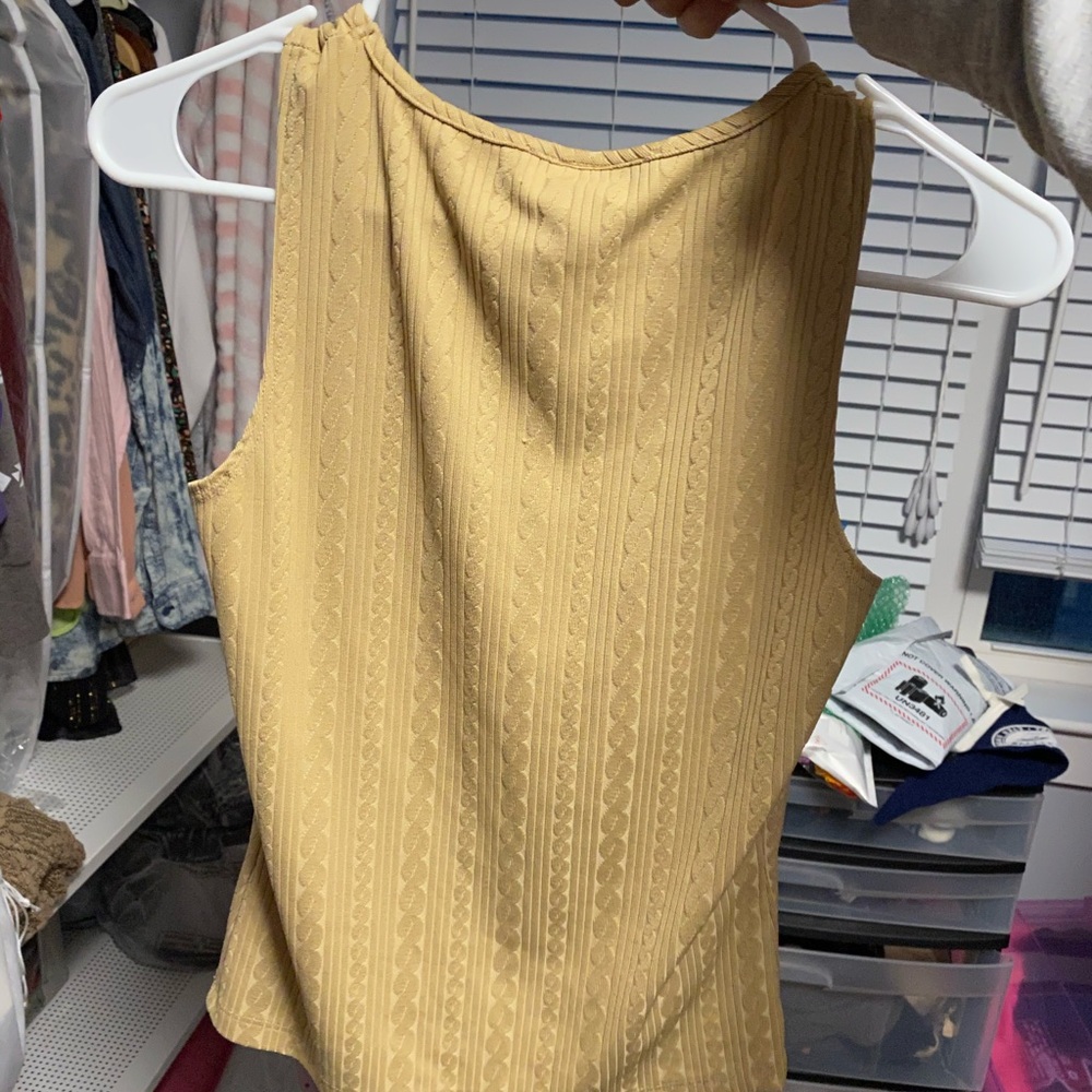 Gold Tank top - Picture 4 of 4